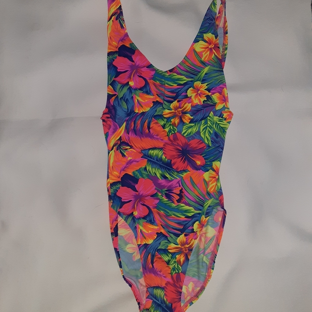 Swimsuit/Bodysuit